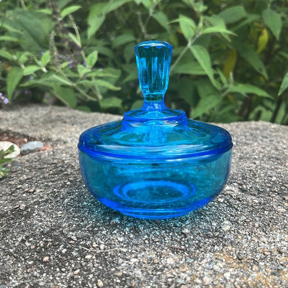 New Martinsville Glass Queen Anne Blue Vintage Powder Puff Box with Lid